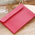 Sobre de papel kraft rojo para postales, diseño vintage minimalista para envíos postal. - Solid Color Style / Rojo