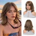 Detailansichten einer aschbraunen Wolf-Cut-Perücke an einem Model und Mannequin - Hellbraun (8386-4)