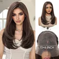 Detailansicht der 13x6 Zoll Lace-Front und weichen braunen Kunsthaarperücke für Damen - Schwarzbraun