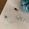 Naturstein-Armband mit Seestern- und Muschelanhängern und passenden Ohrsteckern im Set. - Armband Und Ohrringe Set (W1-23) / bunt