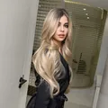 Premium μακριά κυματιστή περούκα δαντέλας 28 ιντσών σε ξανθό όμπρε με χωρίστρα στη μέση - Όμπρε Ξανθό Καφέ Μακρύ Κυματιστό (bl66018-2)