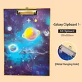 A4 dickes Klemmbrett mit Sternenhimmel-Thema und goldenem Metallclip für Studenten und Büro - Sternenhimmel Stil 1 (4715692035205) / A4