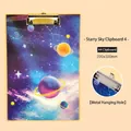 A4 Klemmbrett mit Sternenhimmel-Thema, dicke Holzplatte und goldener Metallklammer - Sternenhimmel Stil 4 (4715692035208) / A4
