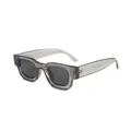 Gafas de sol retro con montura cuadrada pequeña y acabado gris translúcido moderno - Montura Gris / Lentes Gris Negro