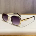 Lunettes de soleil rétro carrées avec monture dorée et verres dégradés sombres. - Or Brillant Violet Rose