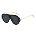 Stijlvolle zwarte oversized aviator zonnebril met gouden metalen accenten en donkere glazen. - Zwart Frame Zwart Grijze Glazen