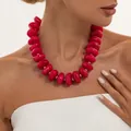 Lebhafte rosa Harzperlenkette in Bonbonfarben mit goldenen CCB-Zwischenperlen für Damen - Fuchsia