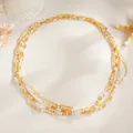 Détail d'une chaîne de taille multi-rangs en perles avec pierres naturelles irrégulières. - Blanc (07527)