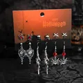 Detailansicht Halloween-Ohrring-Set mit Totenköpfen und Spinnen mit roten Kristallperlen. - Rubin Totenkopf Spinne Stil (06671)