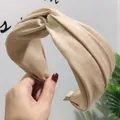 Bandeau large noué beige élégant pour femmes accessoire de cheveux - Beige