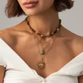 Collier doré bohème à plusieurs rangs avec perles œil de tigre et pendentif soleil - Style Visage Dieu du Soleil Maillard Quatre Rangs (07315)