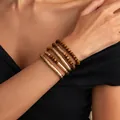 Élégant ensemble de bracelets empilés en métal texturé doré et perles en bois marron - Bracelet (7287K3) / Or