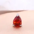 Elegante colgante de circón rojo en forma de pera sobre base de acero de titanio plateado - Piedra de Nacimiento de Enero (Rojo Granate) / Colgante 6x8mm / Color acero