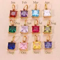Colección de 12 colgantes cuadrados de piedras de nacimiento bañados en oro 18K. - Enero Rojo Granate / 6x6mm (Con Anilla) / Dorado