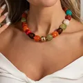 Collana bohémien colorata con cubetti in resina traslucida e perla dorata centrale - Collana-Colore Misto