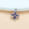 Kleeblatt-Anhänger mit lila Zirkonia-Blütenblättern auf poliertem Silber für DIY-Schmuck. - Silber Lila Zirkon