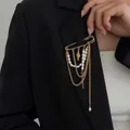 Elegante gouden veiligheidsspeld broche met faux parel kwastjes en vis hanger goud - Vis Bedel Stijl / Goud