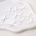 Piccoli fiocchi di nastro di raso bianco fatti a mano per accessori per capelli DIY. - Bianco