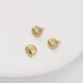 Piccolo ciondolo a forma di conchiglia in rame placcato oro 14K per gioielli fai da te - Stile Capasanta / 9x10mm (1 pezzo/confezione)