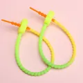 21cm siliconen sleutelhanger met bloemschuif voor DIY handgemaakte sieraden projecten. - Geelgroen Hoofd / Set van 2