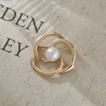 Eleganter Vintage-Gold-Kamelien-Blumen-Brosche mit großer Perlenmitte für Kleider - Stromlinienförmiger Hohler Kamelienstil (A22-68) / Gold