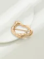 Primo piano di una fibbia di regolazione in lega dorata irregolare per cappotti e cinture - Gold Organic Shape (A22-177)