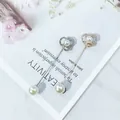 Nahaufnahme von eleganten Perlen- und Strass-Langstecknadeln für Anzüge und Kleider - Hohles Herz (Y1-05)