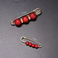 Set aus verstellbaren Taillen-Sicherheitsnadeln in 5,5 cm und 3,8 cm mit roten Perlen - Stil E-100 / 2 Stück/Set