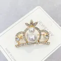 Eleganter goldener Kronen-Broschenstift mit Perlen und Strasssteinen für Anzüge - Künstliche Perle Kronen-Stil (A2-45)