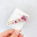 Eleganter goldener Blumen-Brosche-Anstecker mit lila Strass für Damen Schals und Mäntel - Bauhinia-Stil (DZ02511) / Lila