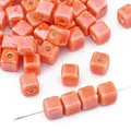 Glänzende orangefarbene quadratische Keramikperlen für DIY-Schmuck und Bastelprojekte - 10 Stück/Packung (Öffnung ~2 mm) / Orangerot / 6mm