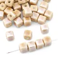 Cremefarbene quadratische Keramikperlen für DIY Schmuckherstellung und Halsketten - 10 Stück/Packung (Öffnung ~2 mm) / Kaffeemuster / 6mm