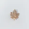 Eleganter vergoldeter Ahornblatt-Brosche mit funkelnden Strasssteinen für Damen Schmuck - Ahornblatt-Stil (A10-93) / Gold