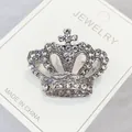 Exquisite silberfarbene Kronenbrosche mit glitzernden Strasssteinen für elegantes Anzugstyling - Strass Pavé Kronenstil (A2-40)