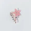 Eleganter rosa Blumenanstecker für Damen mit Roségold-Beschichtung und Kristallen - Rosa Katzenauge Stein Blumenstil (A10-84)