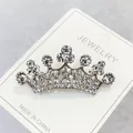 Eleganter silberfarbener Kronen-Brosche aus Legierung mit funkelnden Strasssteinen für Anzüge - Pavé Kronen-Stil (A2-50)