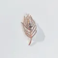 Elegante Brosche in Federform aus Roségold mit funkelnden Strasssteinen für Damen. - Grau Edelstein Feder Stil (A10-88)
