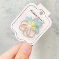 Kreative Legierung Strass Emaille Blumenbrosche mit weißer Perle und blauen Blüten - Gradient Schmetterling Blumenstil (A10-25)