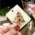 Festliche Weihnachtsbaum-Emaille-Brosche mit Stern und rot-grünen Feiertagsdetails - Hohler Weihnachtsbaum (A5-13)