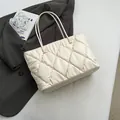 Bolso tote acolchado de gran capacidad para mujer en elegante acabado crema para el trabajo - Blanco Roto