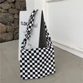Moderno bolso de hombro de lona con patrón de damero en blanco y negro y gran espacio - Bolso de Hombro con Botón / Tablero de Ajedrez Blanco y Negro