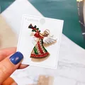 Festliche Weihnachtsengel-Brosche mit bunten Strasssteinen und weißen Emaille-Flügeln - Engel mit Trompete (A5-47)