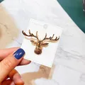 Eleganter goldener Hirschkopf-Anstecknadel für Weihnachtsgeschenke auf weißer Karte - Rentierkopf (A5-68) / Gold