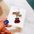 Weihnachtliche Brosche aus Legierung mit roten Glöckchen auf weißer Displaykarte - Glockenbriefe (A5-71) / Rot-Kombination