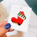 Exquisite rote Weihnachtsstiefel Emaille Brosche mit Stechpalmen für festliche Geschenke - Weihnachtsstiefel-Stil (A5-46) / Rot