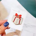 Eleganter weißer Weihnachts-Geschenkbox-Anstecker mit roter Schleife und Strasssteinen - Schleife Geschenkbox-Stil (A5-58) / Weiß