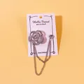 Eleganter silberner Rosen-Anstecknadel mit doppelter Kettentroddel für Herrenanzüge. - Rosenblüten-Quastendesign (39) / Silber