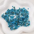 Perles irrégulières en verre bleu pour la création de bijoux DIY dans un plat blanc. - 20 Pcs/Pack / Bleu Apatite
