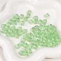 Perles cubes acryliques irisées facettées vert clair 8mm pour bijoux artisanaux DIY - Vert clair