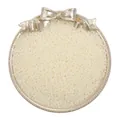 Cremeweiße Perlen aus Jade-Imitat für DIY-Schmuck in silberner Schleifenschale. - Beige